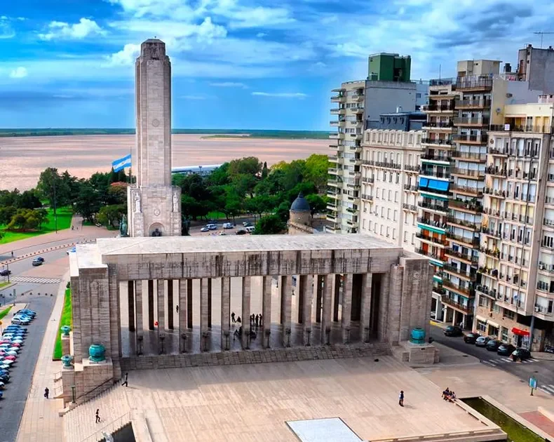 Monumento Nacional a la Bandera en Rosario, ciudad candidata a los Juegos Panamericanos Junior 2029.