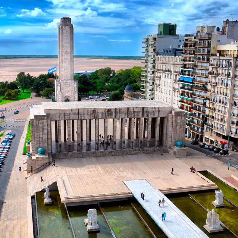 Monumento Nacional a la Bandera en Rosario, ciudad candidata a los Juegos Panamericanos Junior 2029.